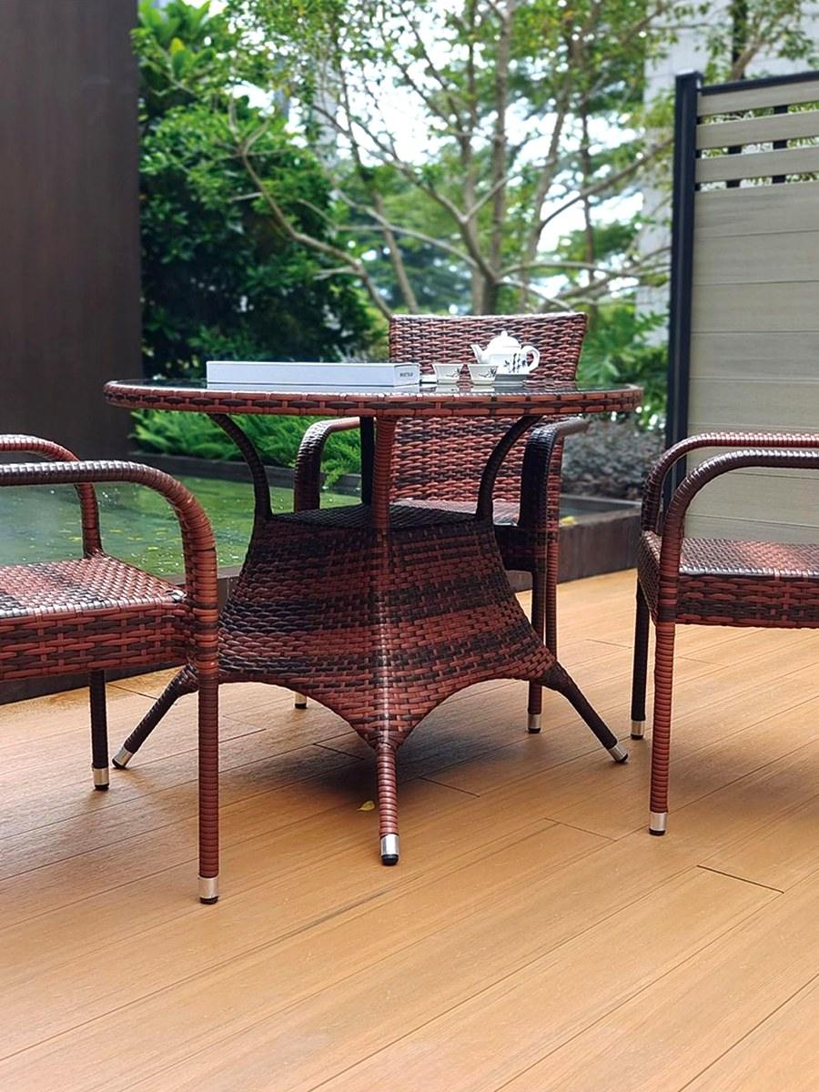 พื้นไม้ ZipDeck สี Teak ผิว Wood Grain ปูบนระเบียงกลางแจ้ง